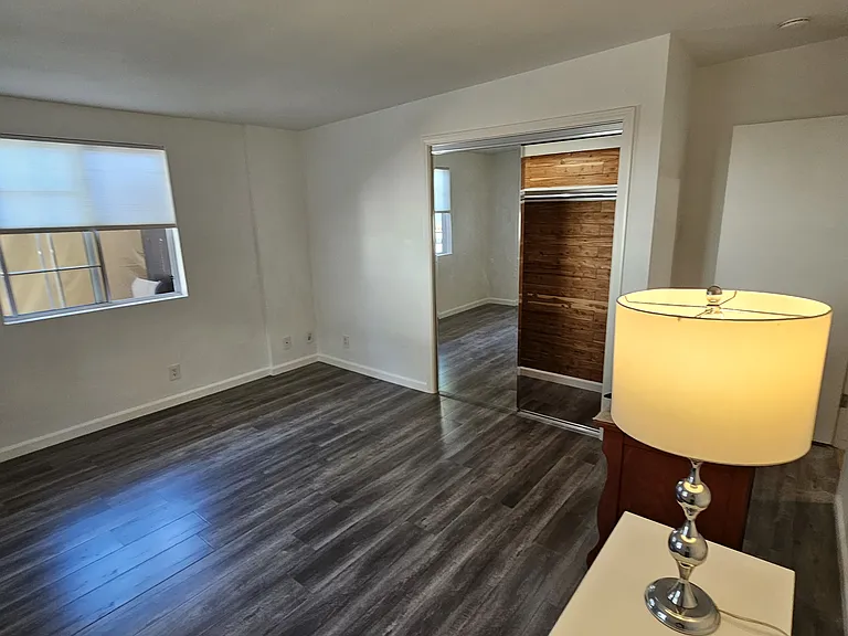 125 Avenida Mateo #A — Photo 2
