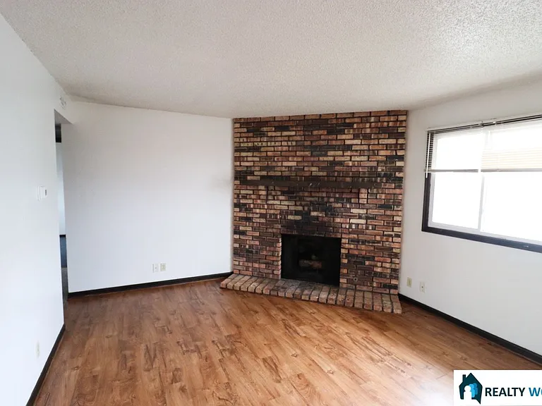 2417 Vine — Photo 2