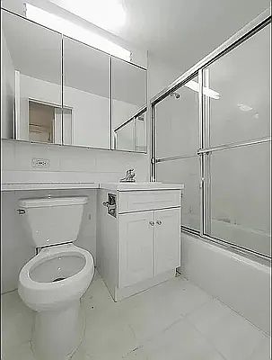 5th image of 241 E 46th St APT 2d