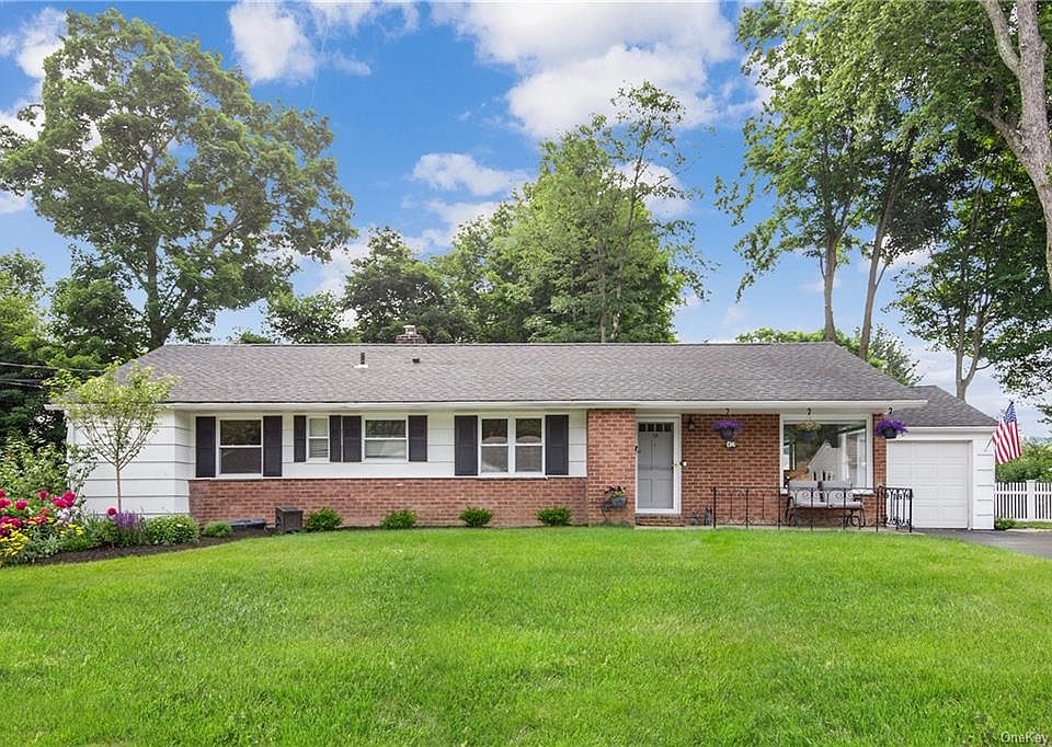 1st image of 12 Tamarack Dr