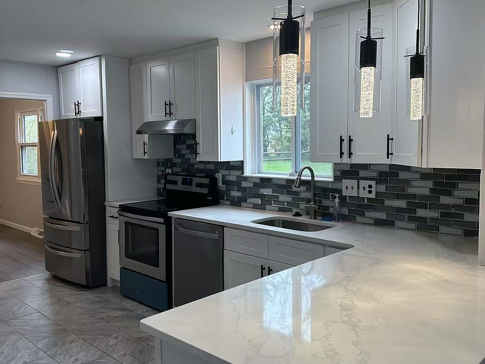 1st image of 209 Briar Ln