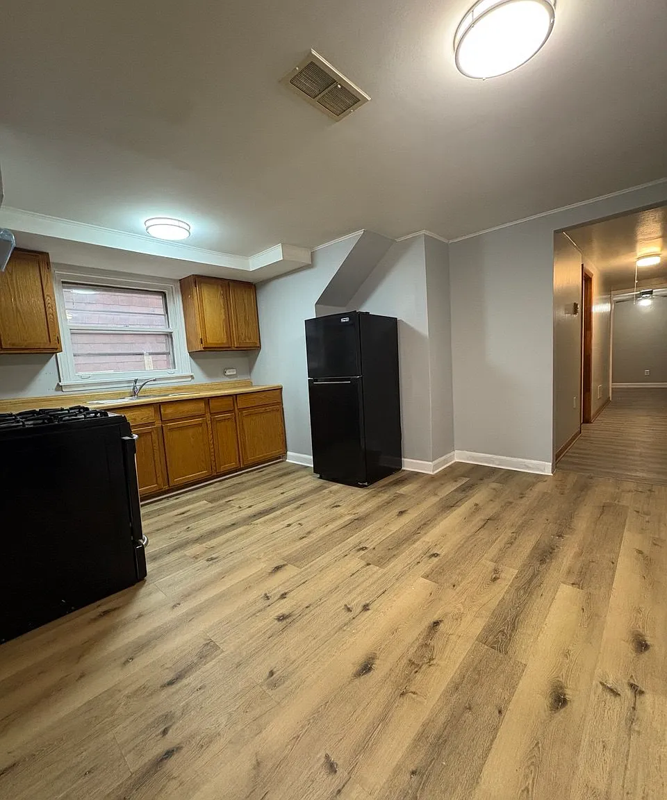 4 bed, 1400 sqft, $2,500 — Photo 3