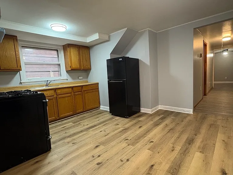 2560 Clinton St #2F — Photo 3