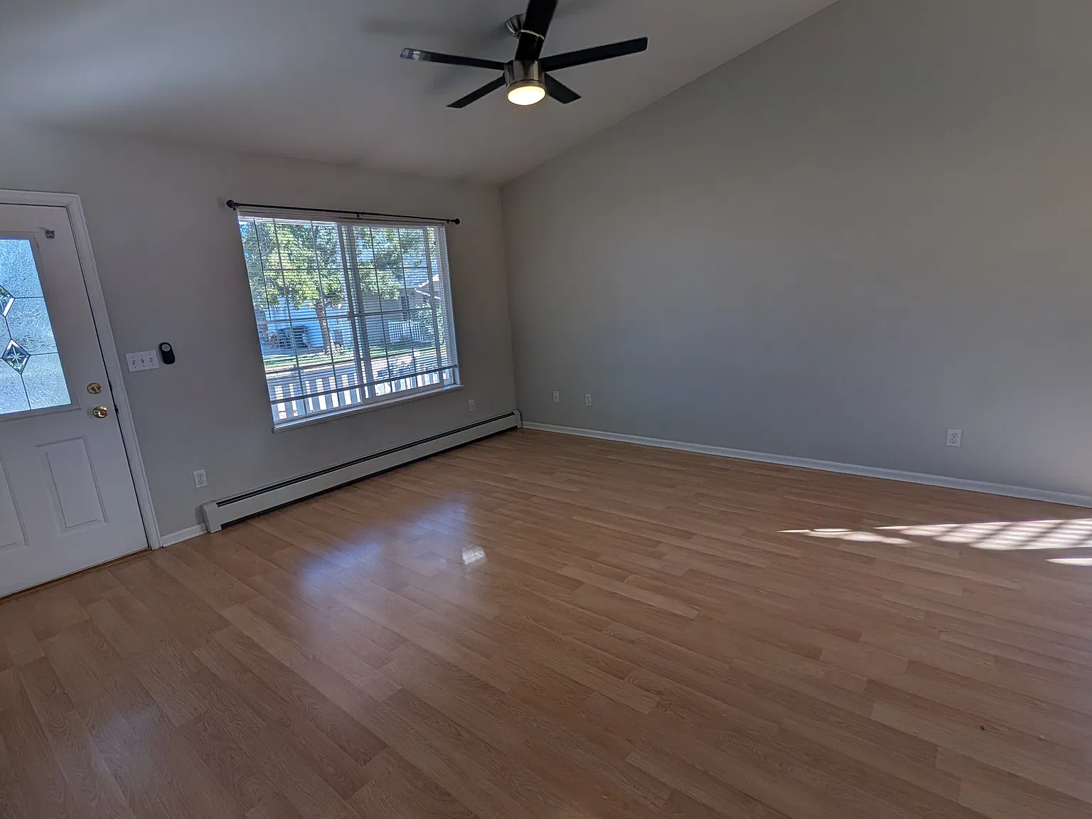 3 bed, 1046 sqft, $1,995 — Photo 3