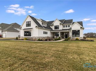 105 Waverly Point Rd, Perrysburg, OH 43551