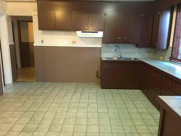 3rd image of 1108 Columbus Ave