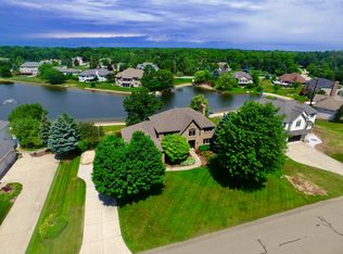 156 Bay Meadows Dr, Holland, MI