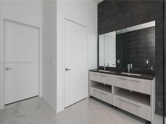 480 NE 31st St #Penthouse 5101 — Photo 17