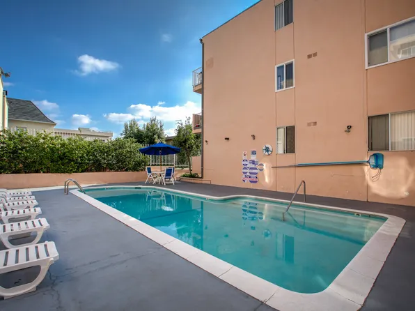 Sunset Poinsettia Towers