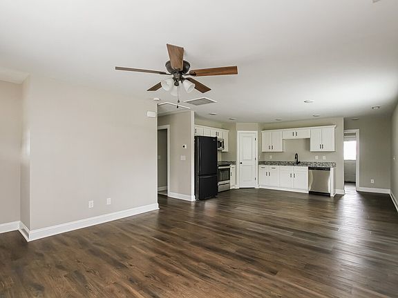 4th image of 107 S Rose Ave