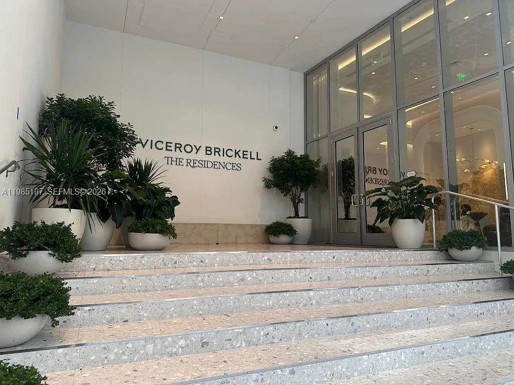Viceroy Residence — Photo 2