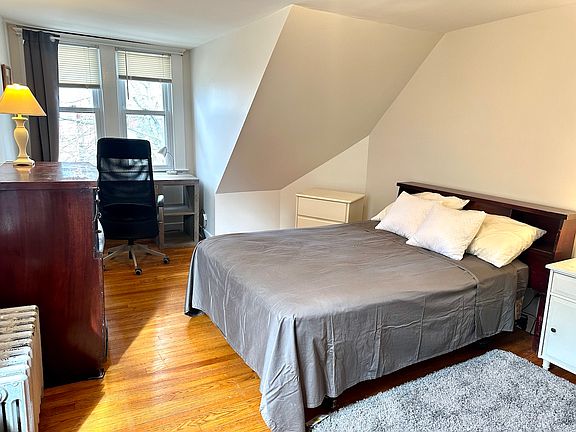 4th image of 354 Humphrey St #3