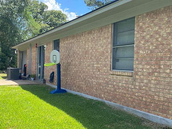 4th image of 1570 Millville Dr