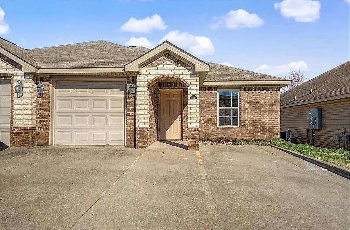 3 bed, 1250 sqft, $1,495 — Photo 1