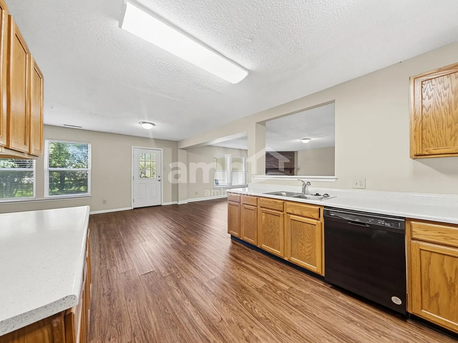 3 bed, 2.5 bath, 3036 sqft, $2,425 — Photo 4