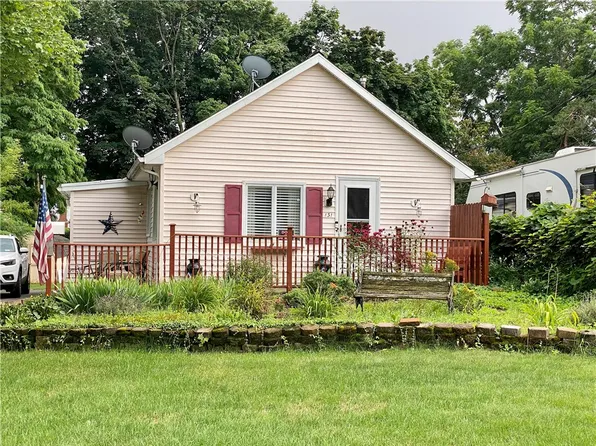 131 Corley Dr, Rochester, NY 14622