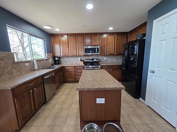 5th image of 8807 Silver Glen Dr