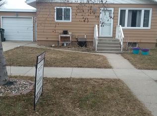 313 1st Ave NE, Hazen, ND 58545