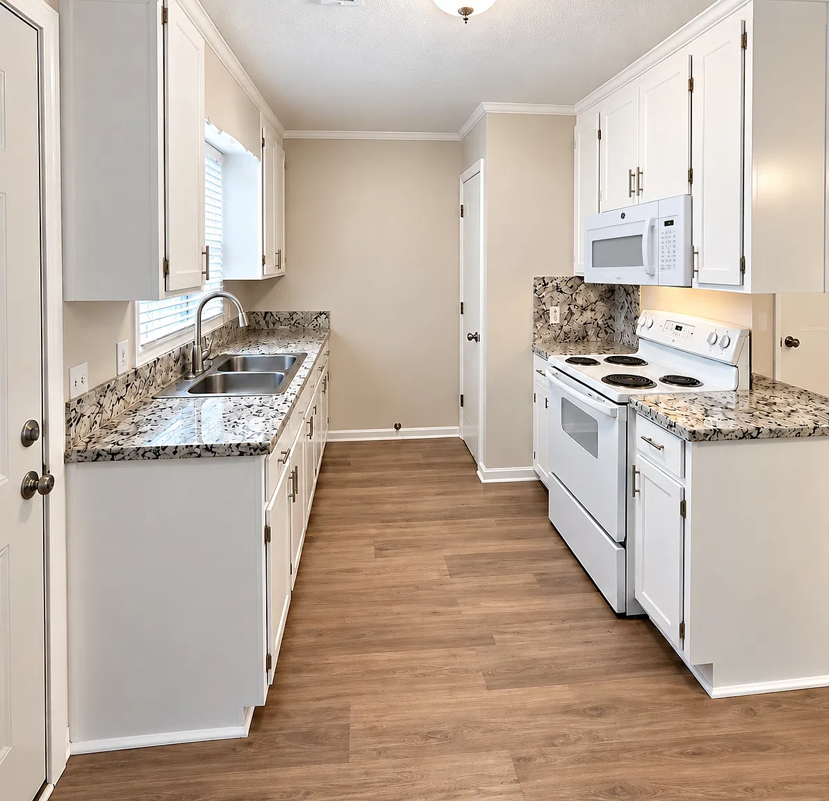 2 bed, 1.5 bath, 1000 sqft, $1,350 — Photo 2