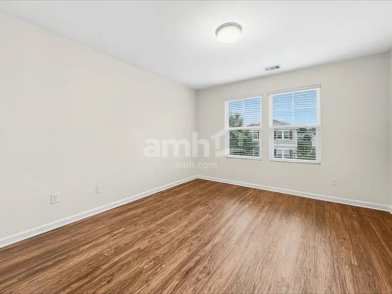 319 Crabapple Cir — Photo 16