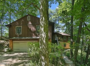 14003 Perkins Ln, Lakeside, MI 49116