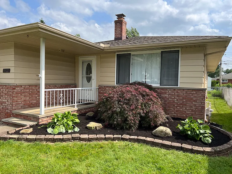 5970 Mayflower Ave — Photo 1