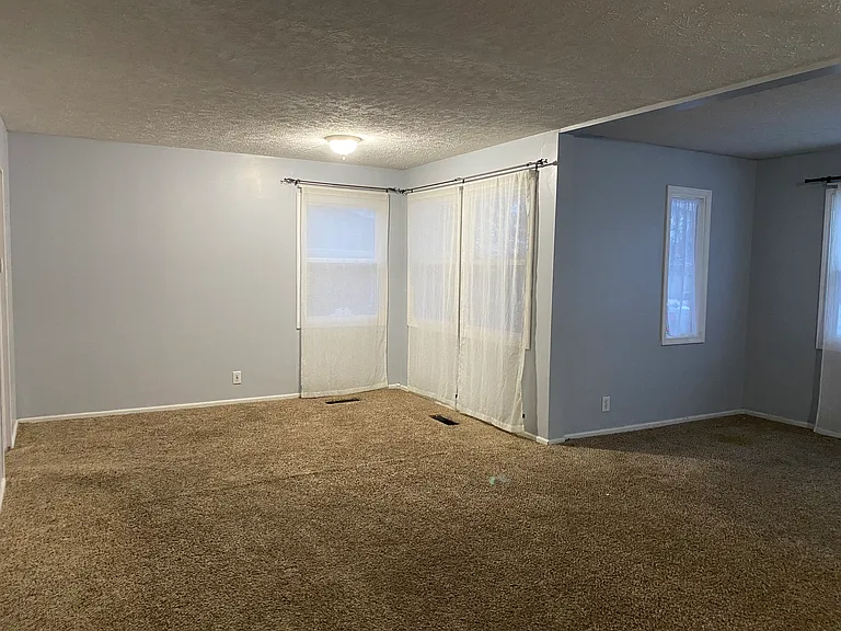 3411 Whitcomb Ave — Photo 5