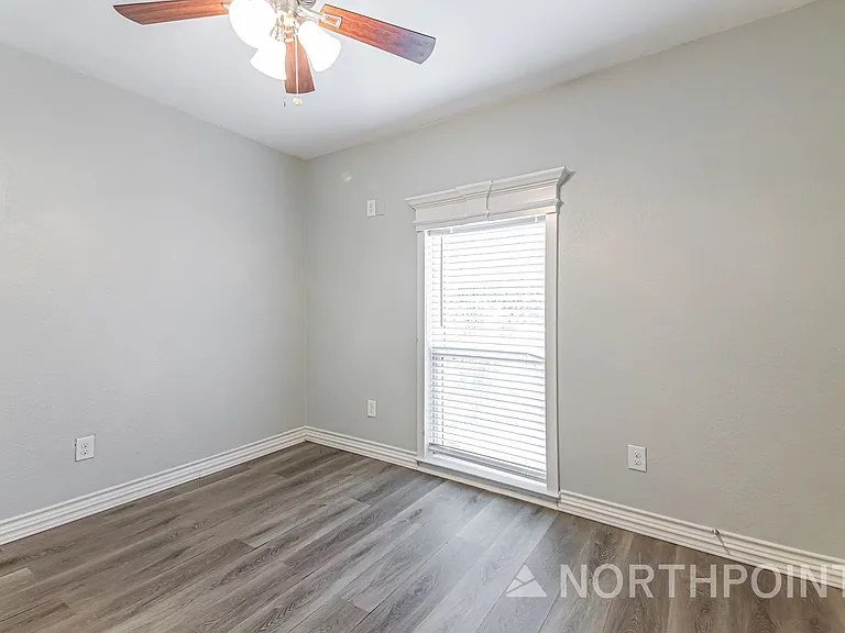 401 Kathy Ln — Photo 11