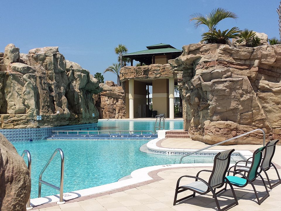 HUGE 3 TIER COMMUNITY POOL
