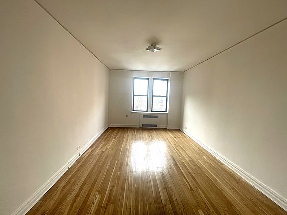 4th image of 3200 Fairfield Ave #6H