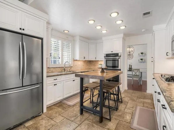 975 Rose Arbor Dr, San Marcos, CA 92078