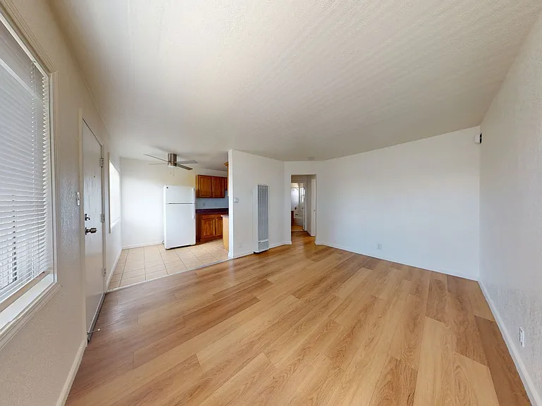 2515 10th ave — Photo 91