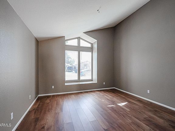 2nd image of 2548 E GLADE Avenue