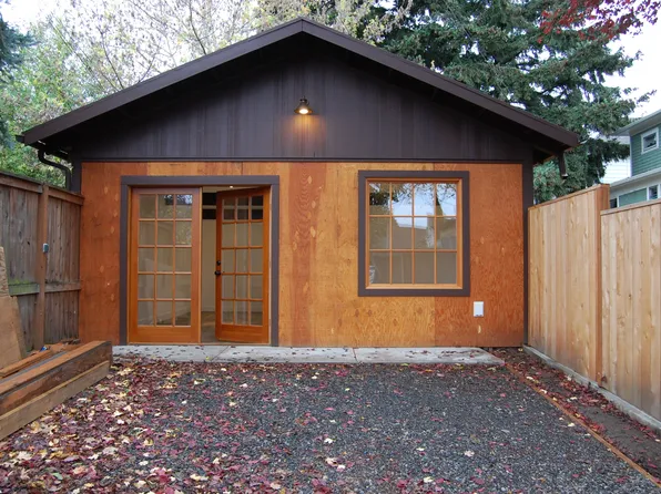 2950 SE Main St #B, Portland, OR 97214