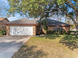 6725 Riviera Dr, Fort Worth, TX 76180