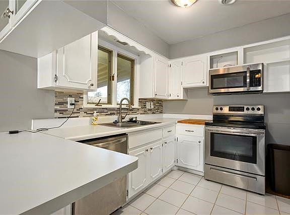 3rd image of 5809 N Belton Ave