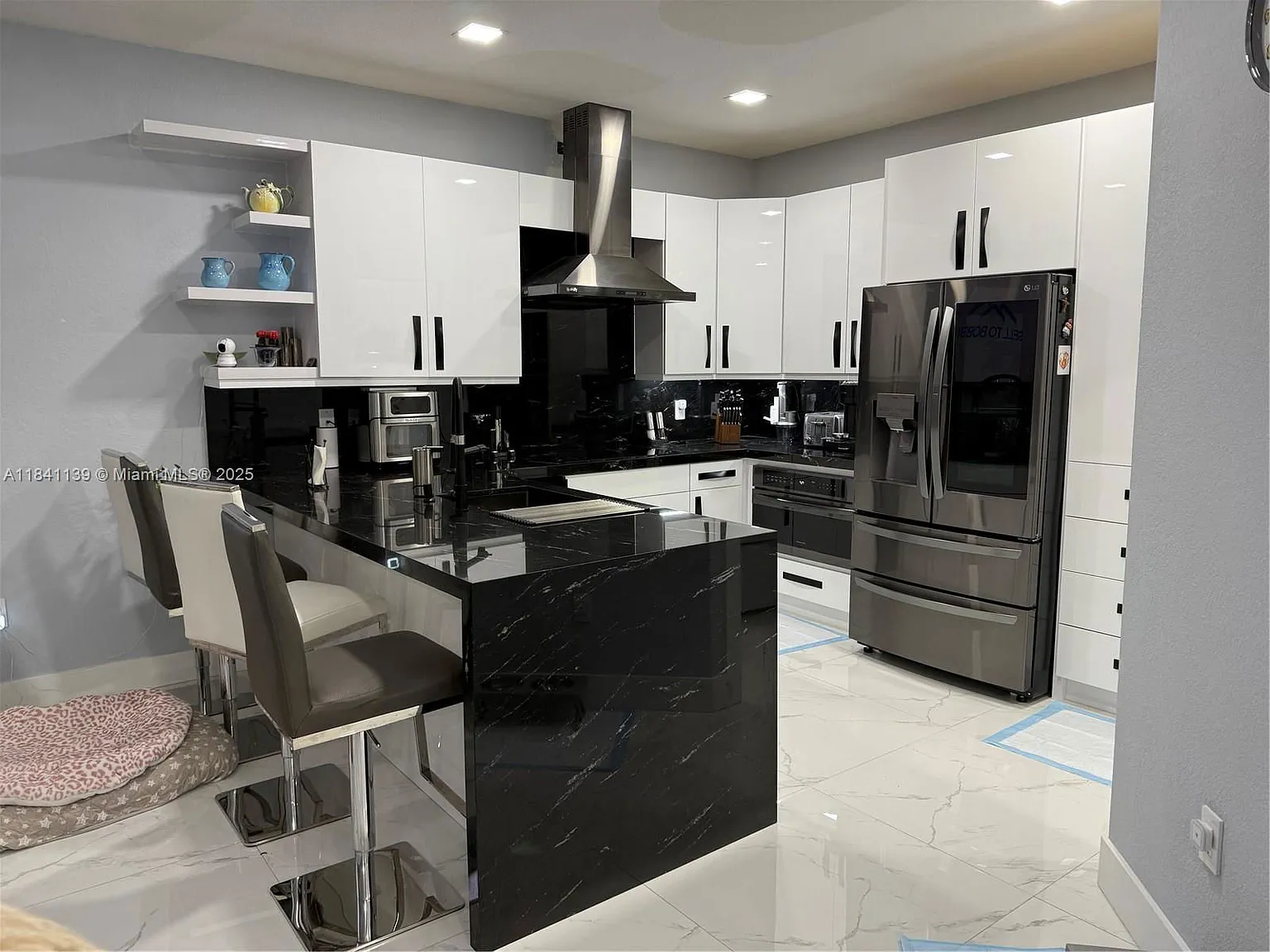 3 bed, 2.5 bath, 2040 sqft, $3,400 — Photo 3