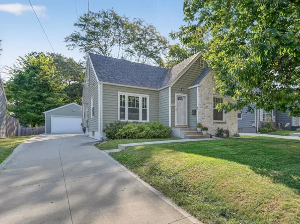 1713 45th St, Des Moines, IA 50310