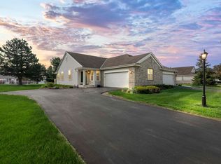 2931 Clearwater Ln, Waukesha, WI 53189