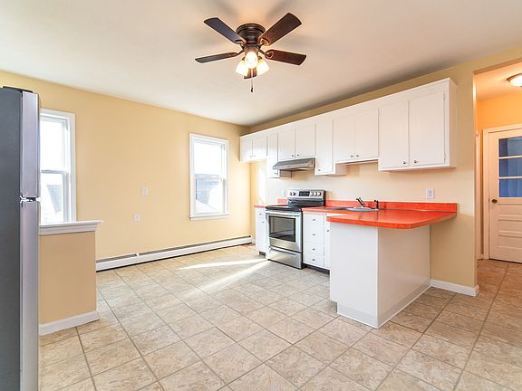 5th image of 398 Burritt St