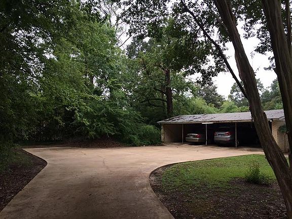 2nd image of 802 Noel Dr