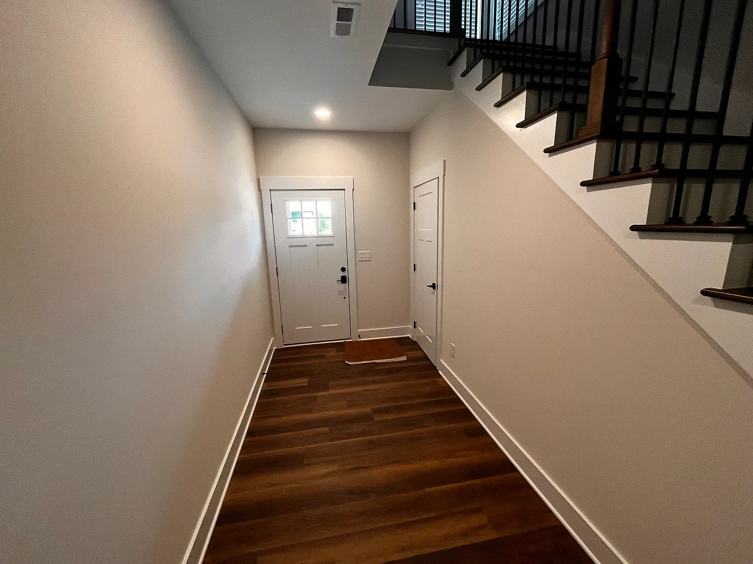3 bed, 2.5 bath, 2250 sqft, $2,800 — Photo 4