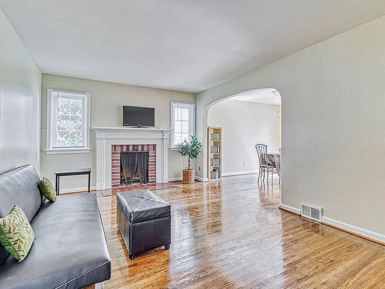 1744 Mount Hope Ave — Photo 5