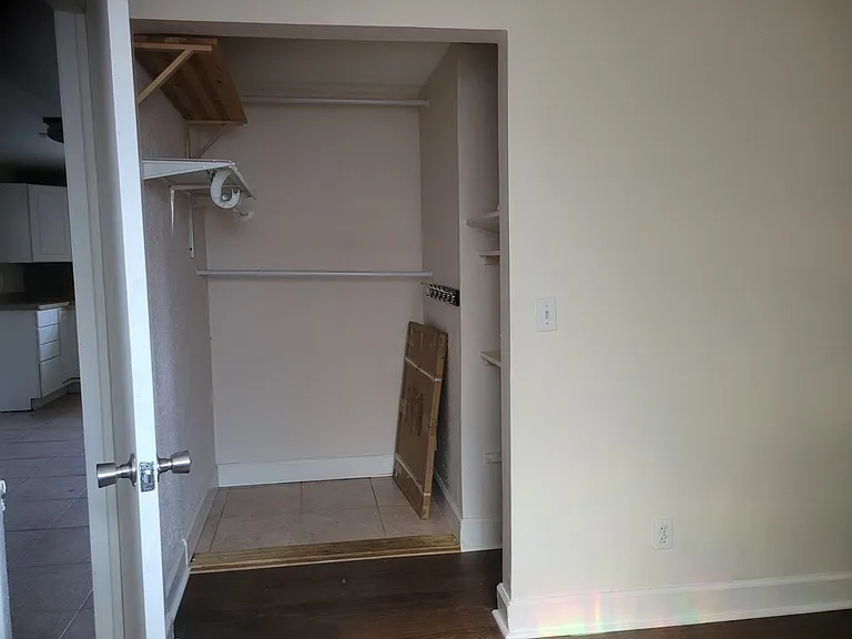 236 1/2 11th Ave NE #1 — Photo 16