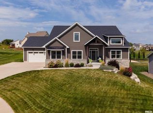 63 Country Club Ct, Le Claire, IA 52753