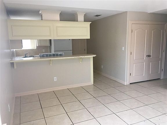 3rd image of 2415 Candlelight Ln