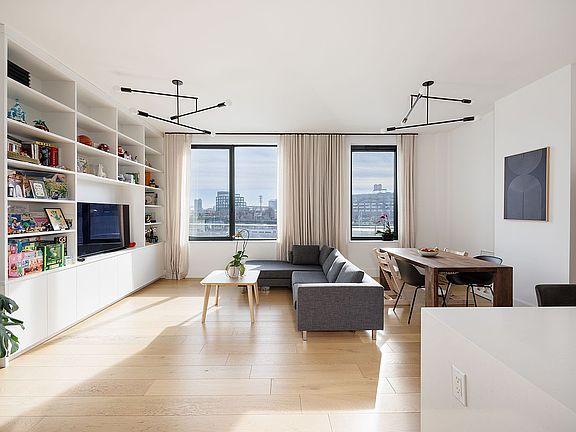 2nd image of 2218 Jackson Ave #408
