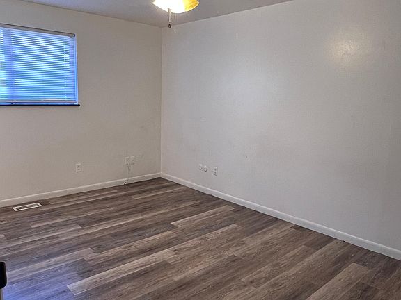 3rd image of 2883 Benchwood Dr #2883