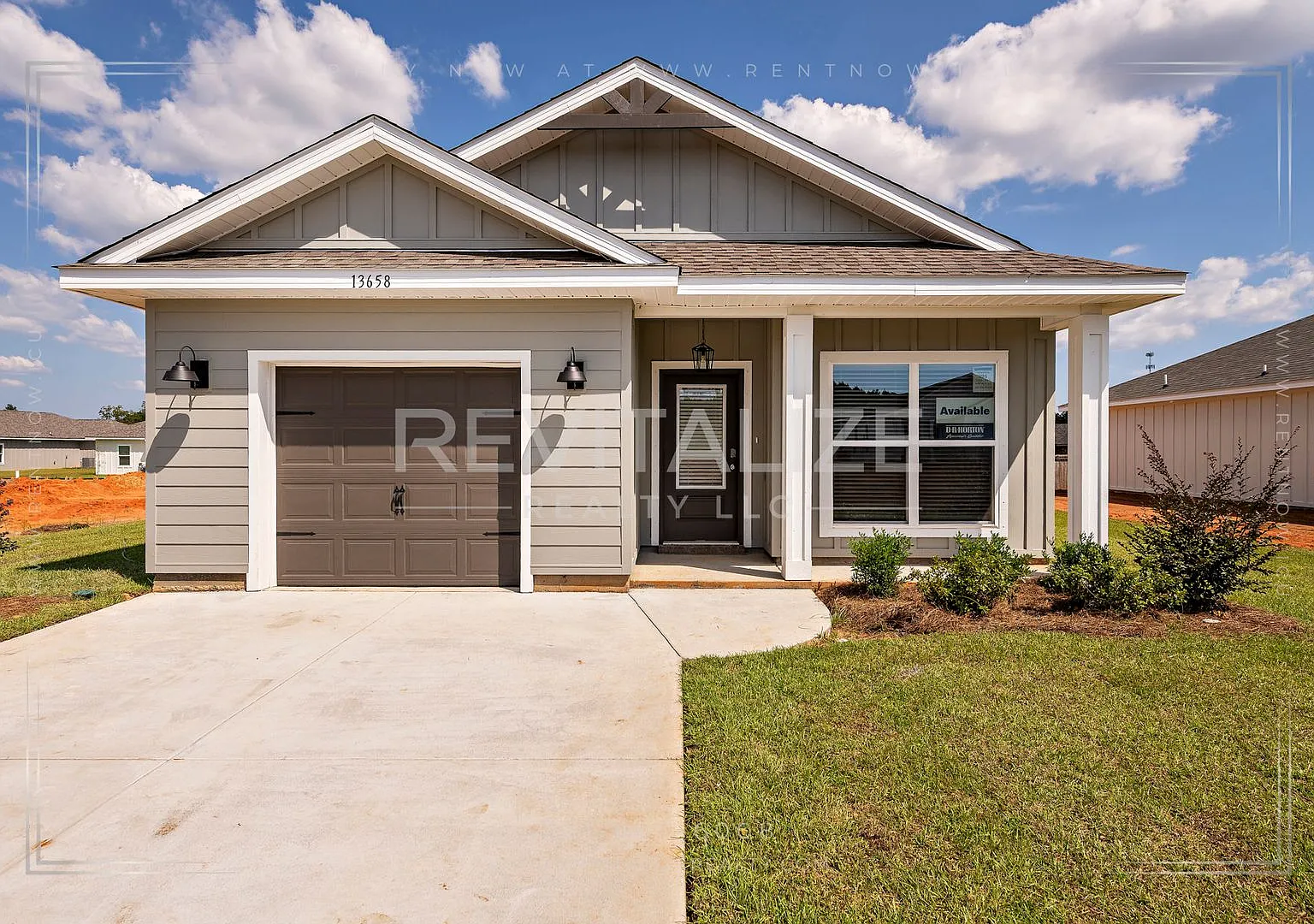Beautiful 3 Bedroom/2 Bathroom Home in Foley! — Photo 1