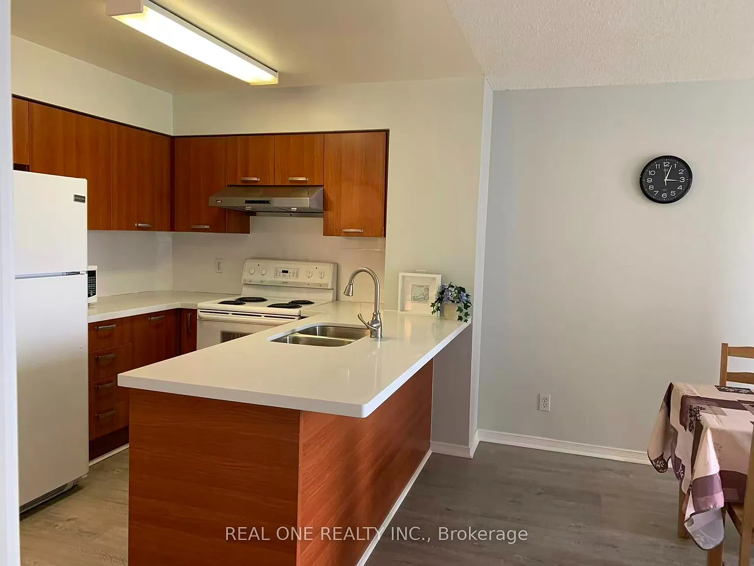 2 bed, $2,500 — Photo 4